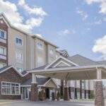 La Huerta Inn & Suites